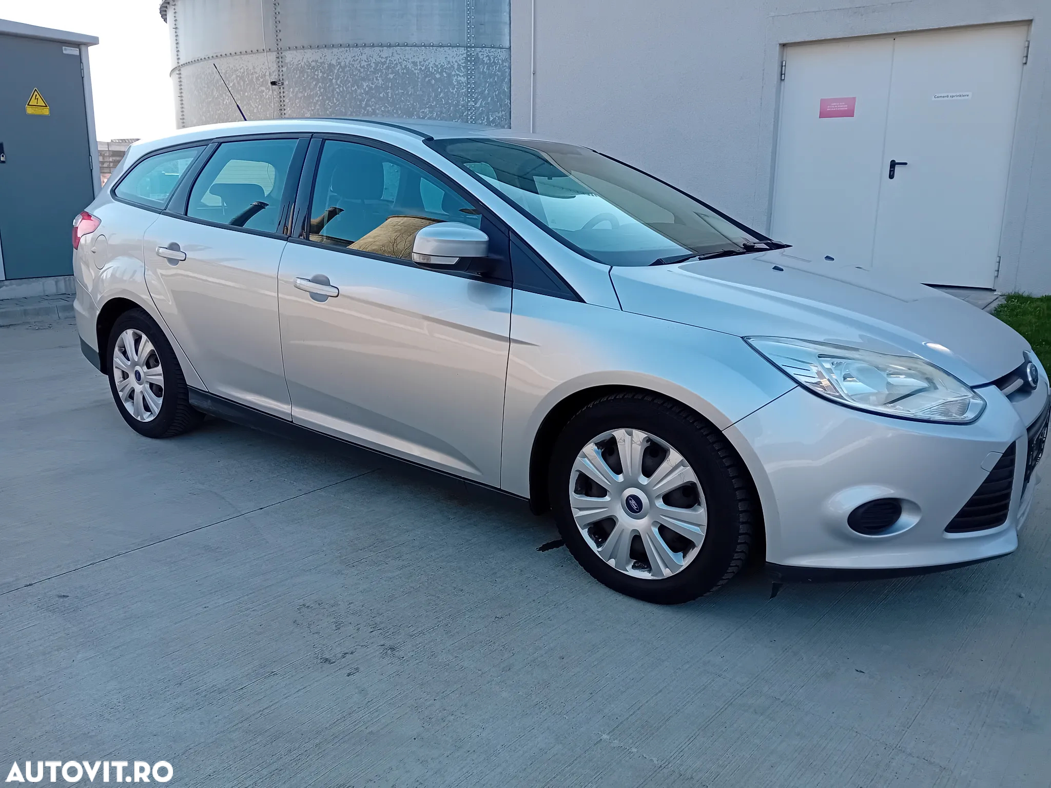 Ford Focus Turnier 1.6 TDCi DPF Start-Stopp-System SYNC Edition - 16