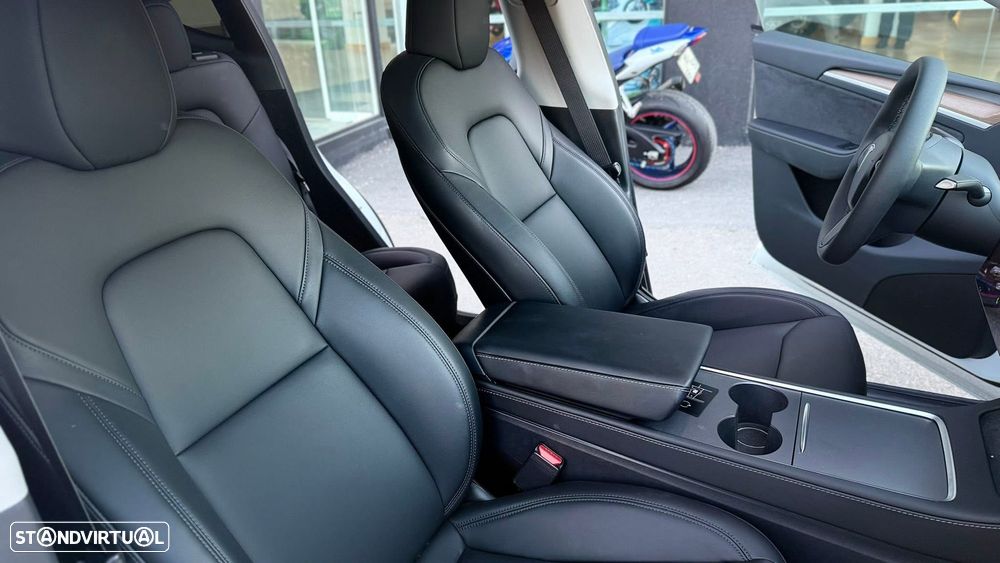 Tesla Model Y Long Range Dual Motor AWD - 13