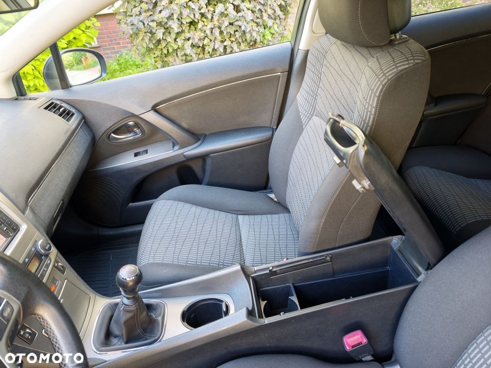 Toyota Avensis - 8