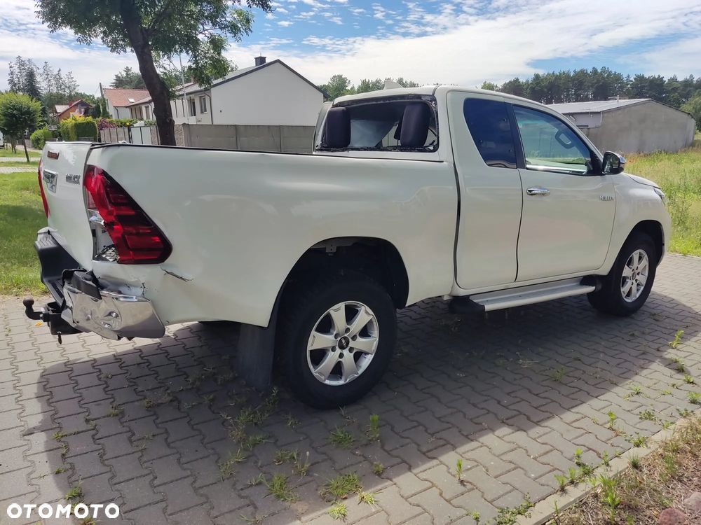 Toyota Hilux - 12