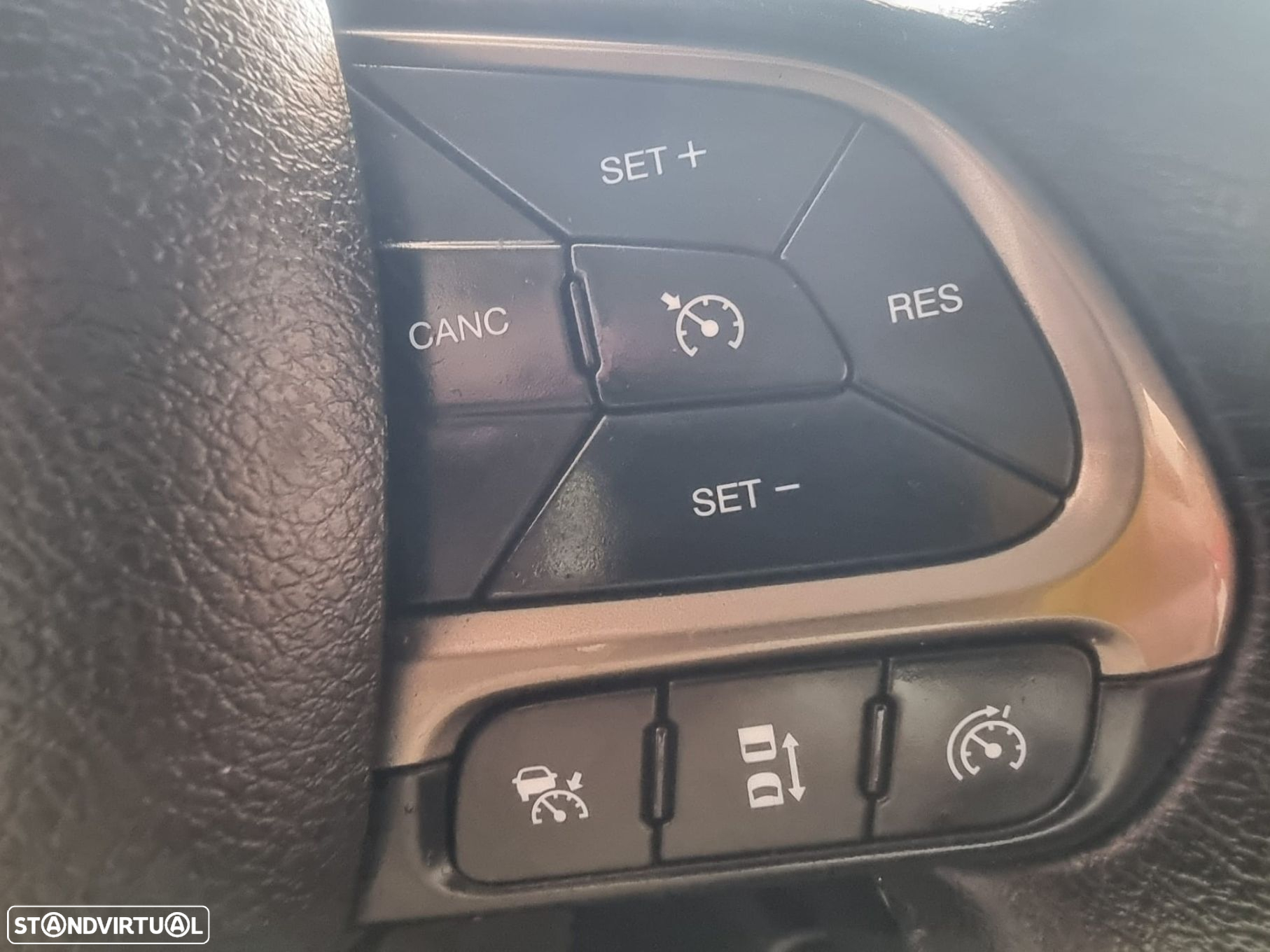 Jeep Renegade 1.0 T Limited - 27