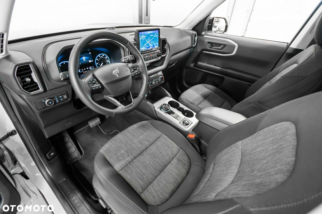 Ford Bronco - 26