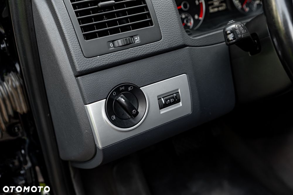 Volkswagen Multivan - 20
