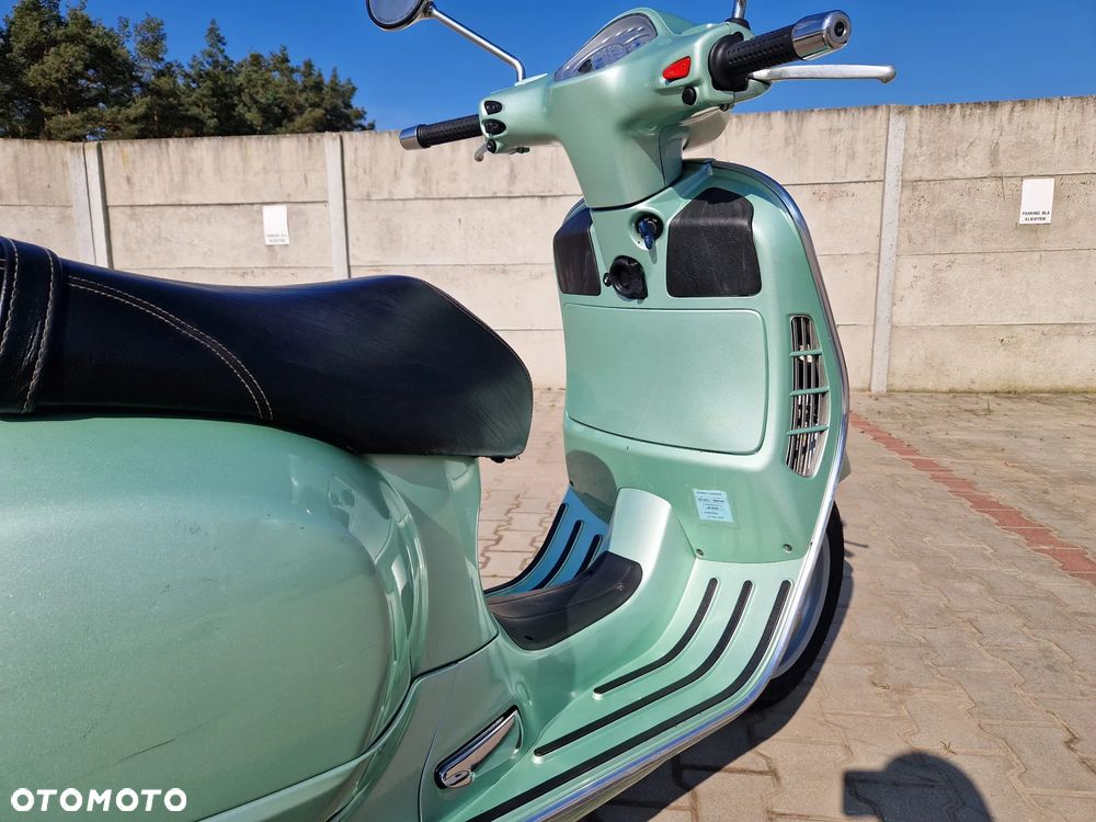 Piaggio Vespa - 25