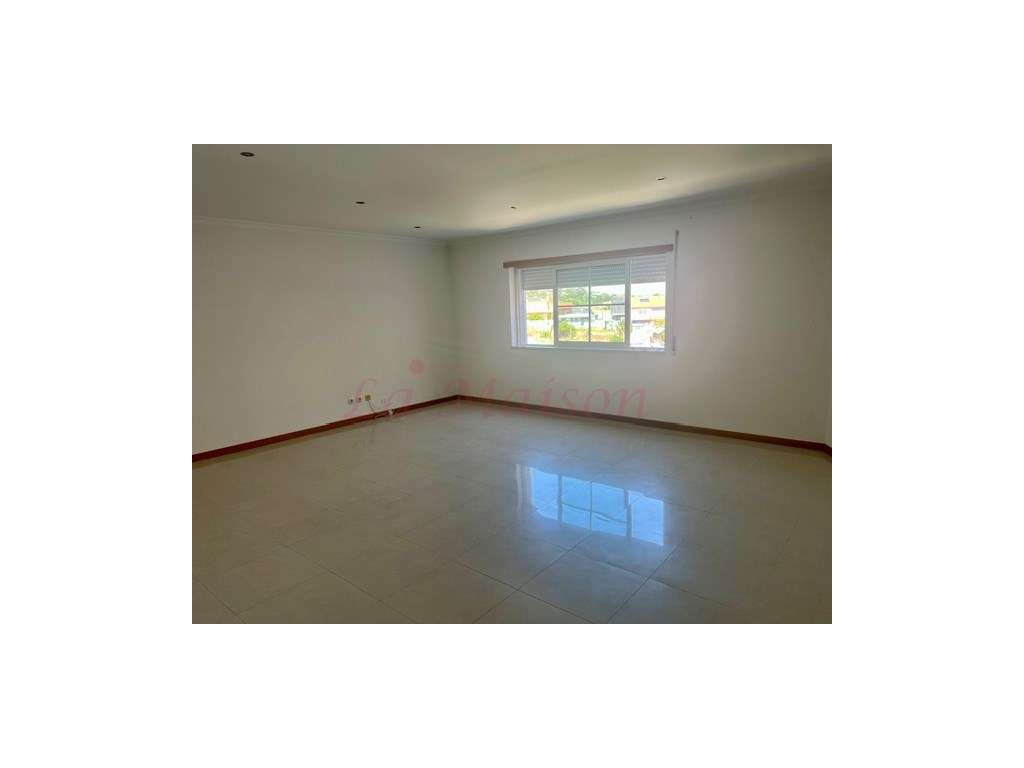 Apartamento T3 em São Julião do Tojal - Grande imagem: 2/33