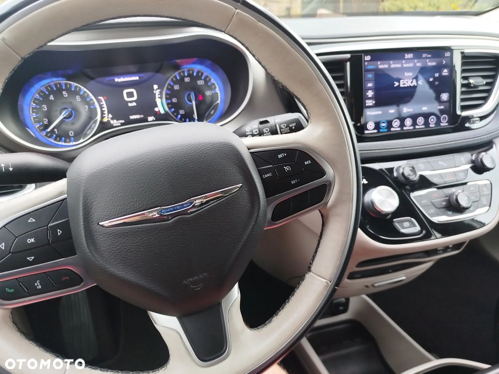 Chrysler Pacifica - 2