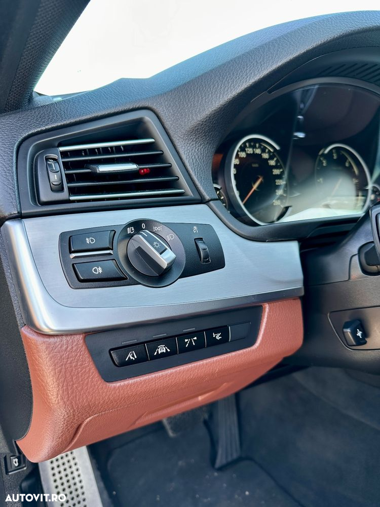 BMW Seria 5 530d Touring Sport-Aut. - 29