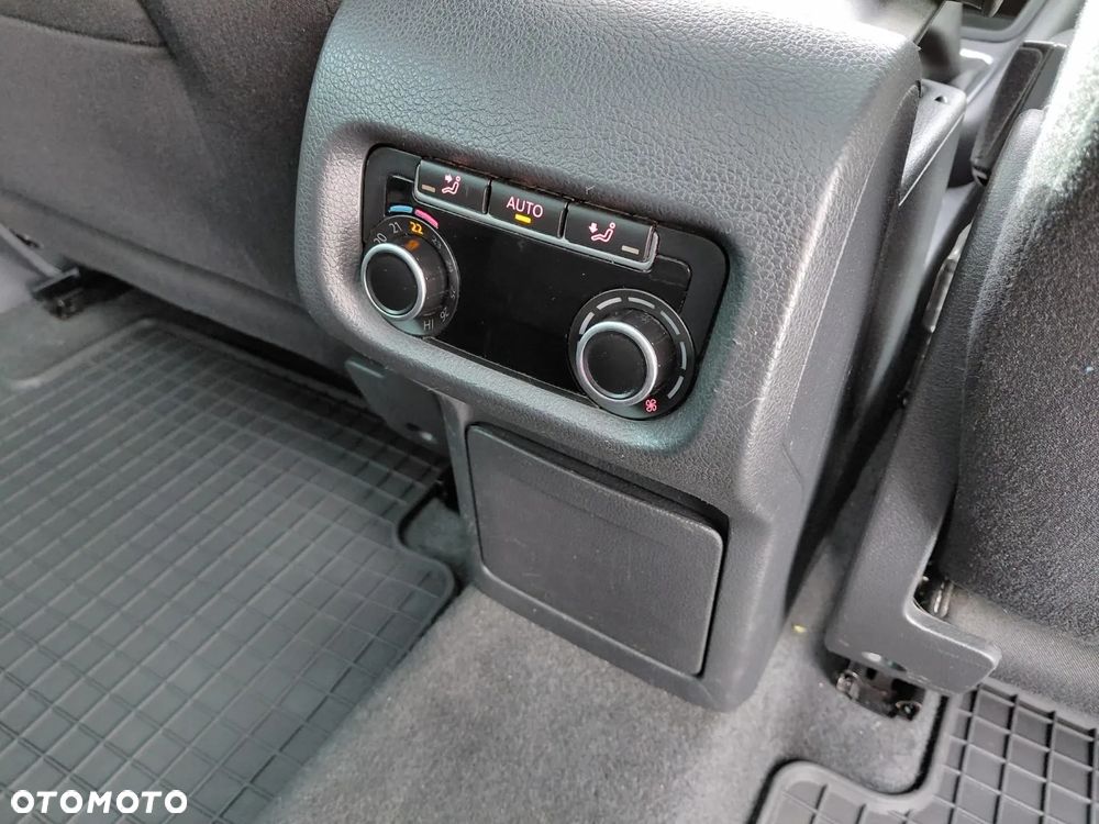 Volkswagen Sharan 2.0 TDI 4MOTION BlueMotion Technology Cup - 23