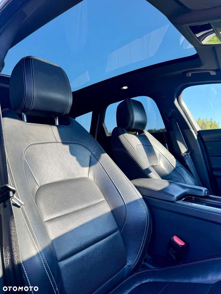Jaguar XF 20d R-Sport - 24