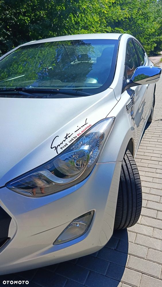 Hyundai Elantra 1.6 Comfort - 4