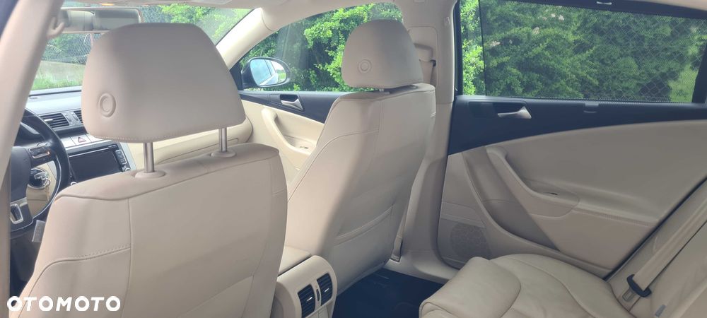 Volkswagen Passat - 8