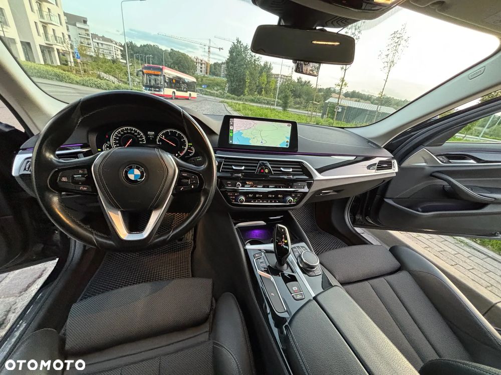 BMW Seria 5 520d xDrive Sport Line - 7
