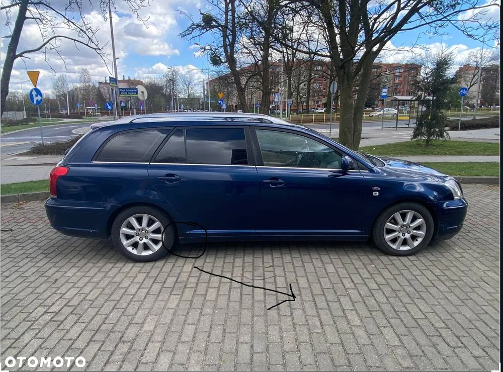 Toyota Avensis 2.0 D-4D - 12