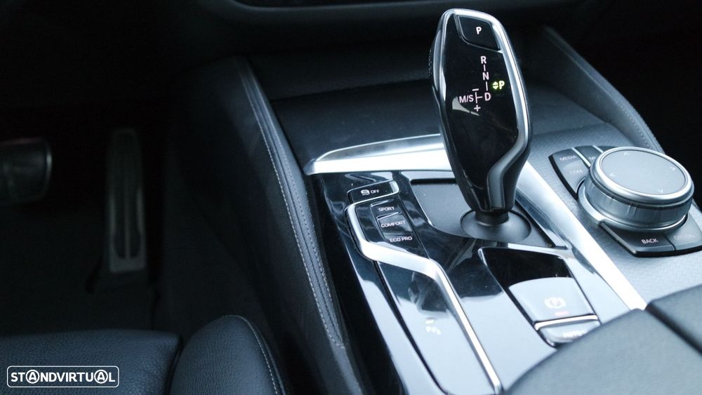 BMW 520 d Pack Desportivo M Auto - 19