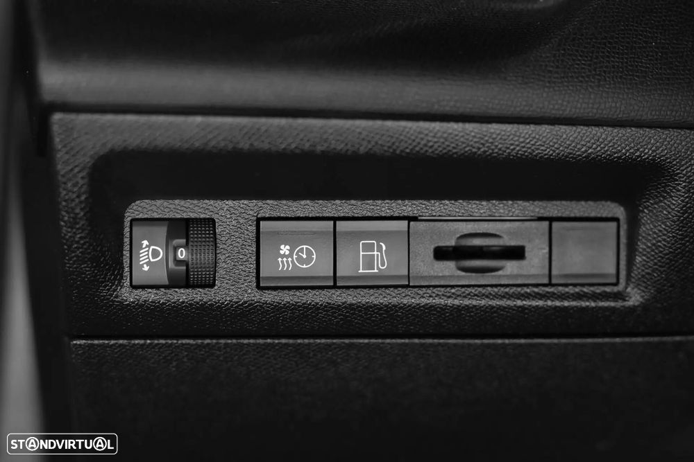 Peugeot 408 1.6 Hybrid Allure e-EAT8 — fotografia 21