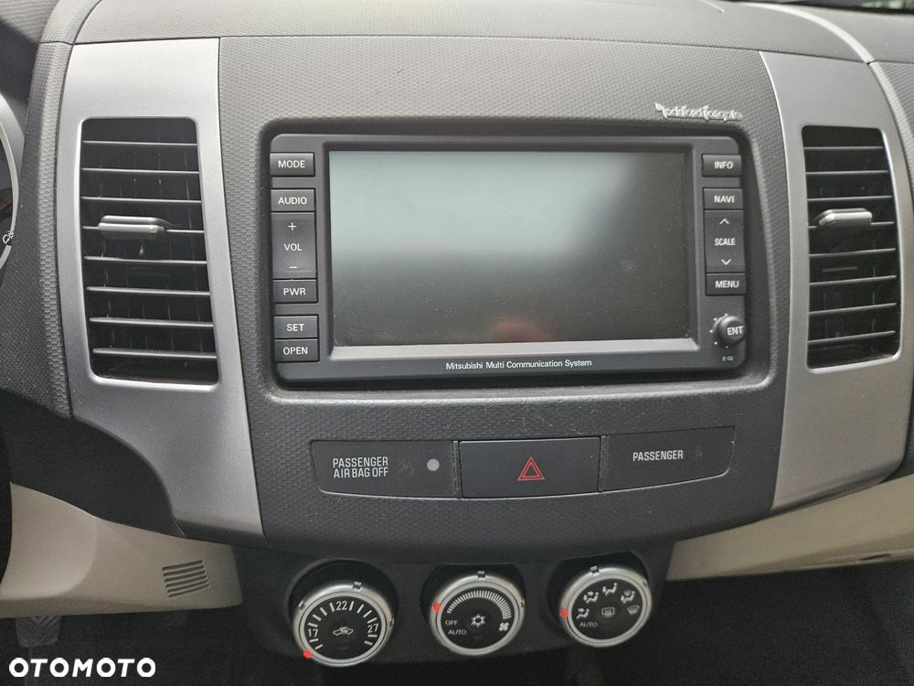 Mitsubishi Outlander 2.2 DI-D 4WD Intense - 15