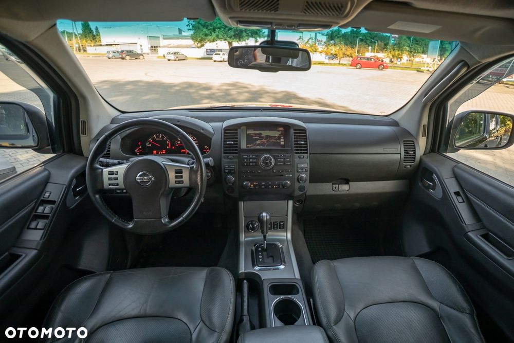 Nissan Navara 3.0 D V6 Platinum Long EU5 - 17