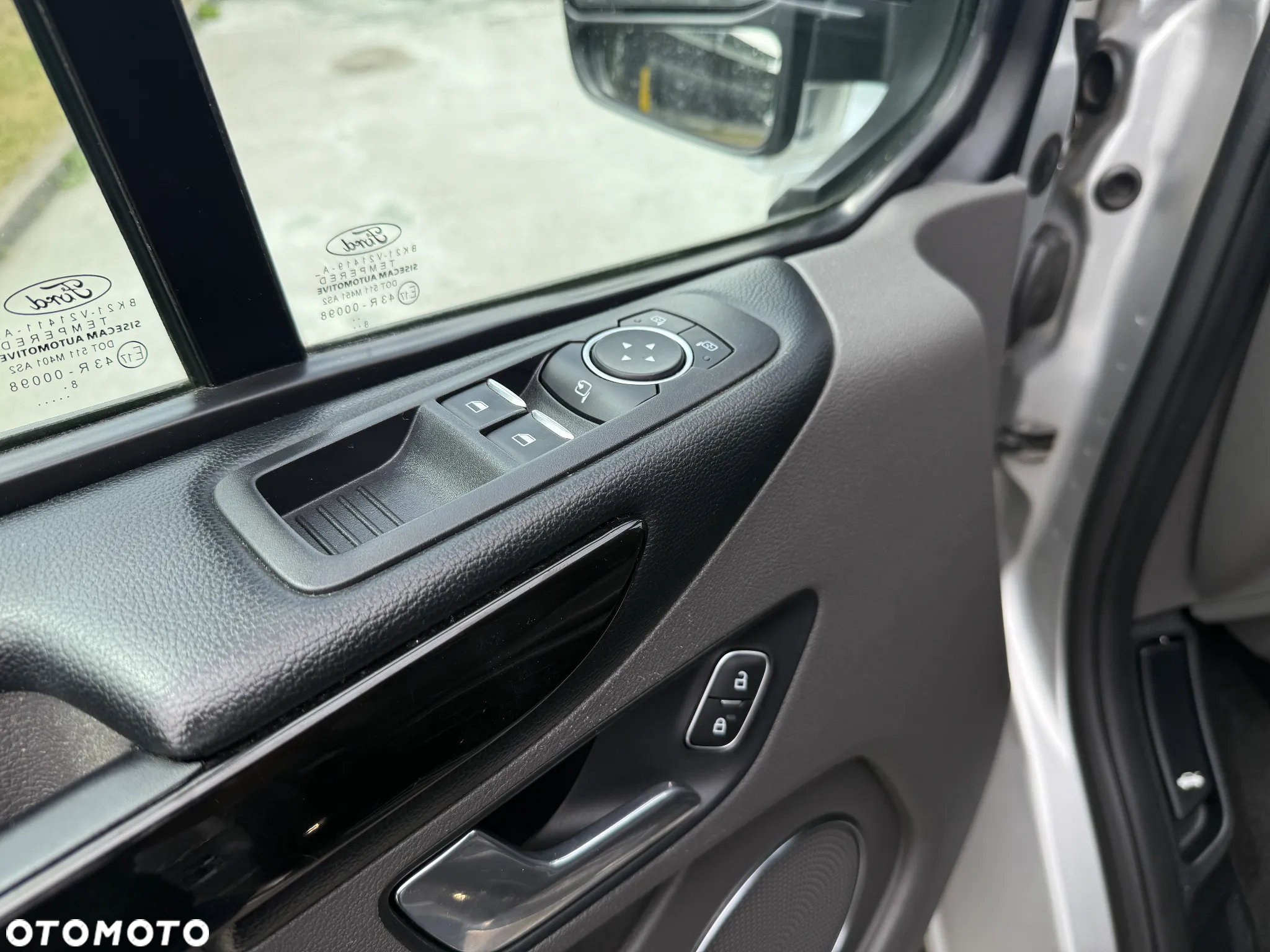 Ford Tourneo Custom - 20