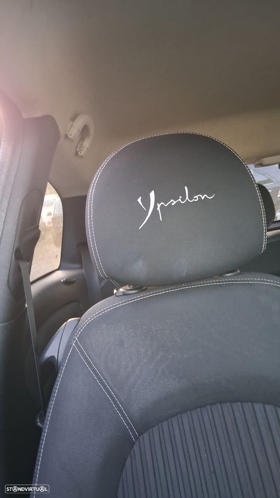 Lancia Ypsilon 1.3 JTD Sport Momo Design - 3