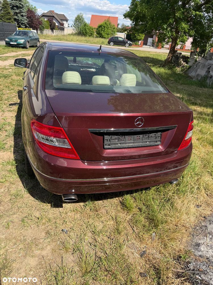 Mercedes-Benz Klasa C 350 CDI DPF 7G-TRONIC BlueEFFICIENCY Special Edition - 4
