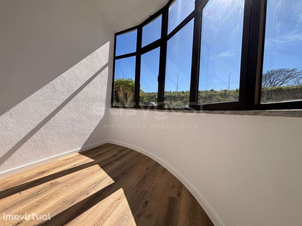 Apartamento T2 com 2 Varandas e Lugar de Parqueamento Coberto - Grande imagem: 5/14