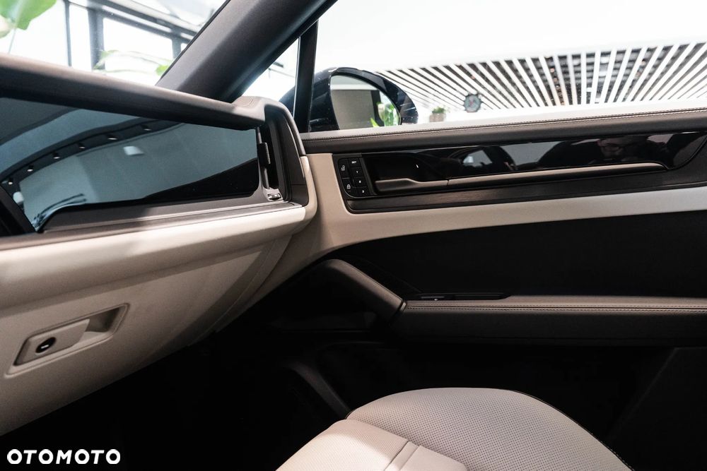 Porsche Cayenne S E-Hybrid PHEV Black Edition - 26