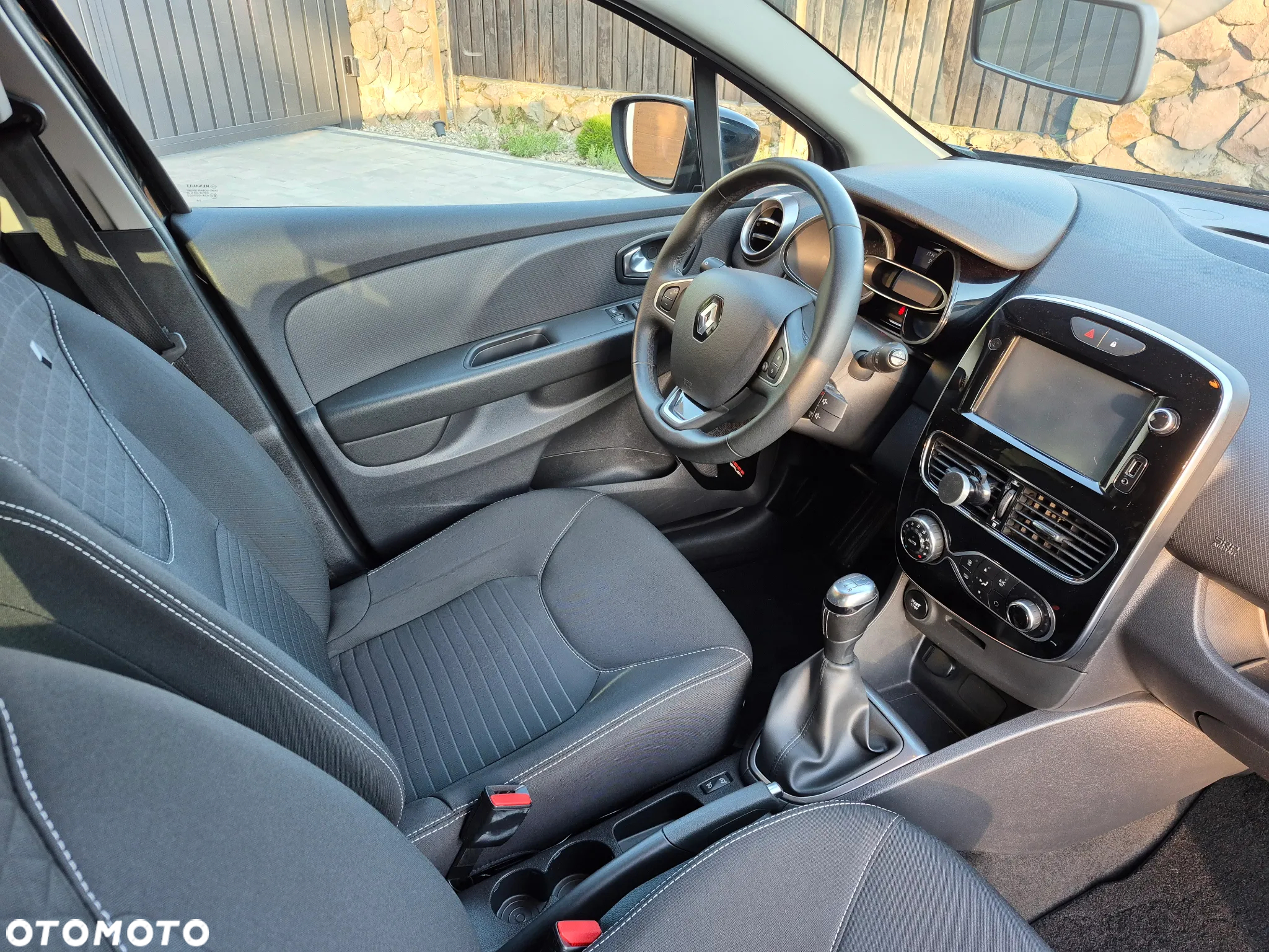 Renault Clio 1.2 16V 75 LIMITED - 39