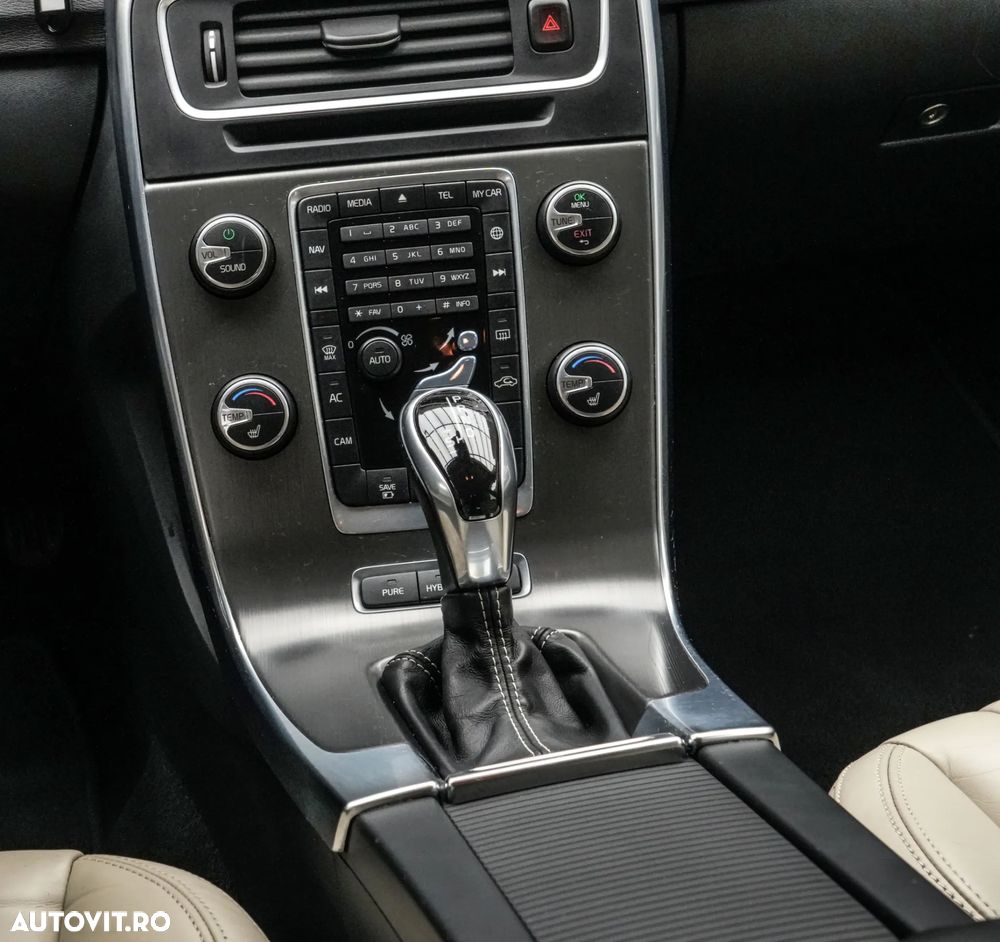 Volvo V60 D5 Summum - 20