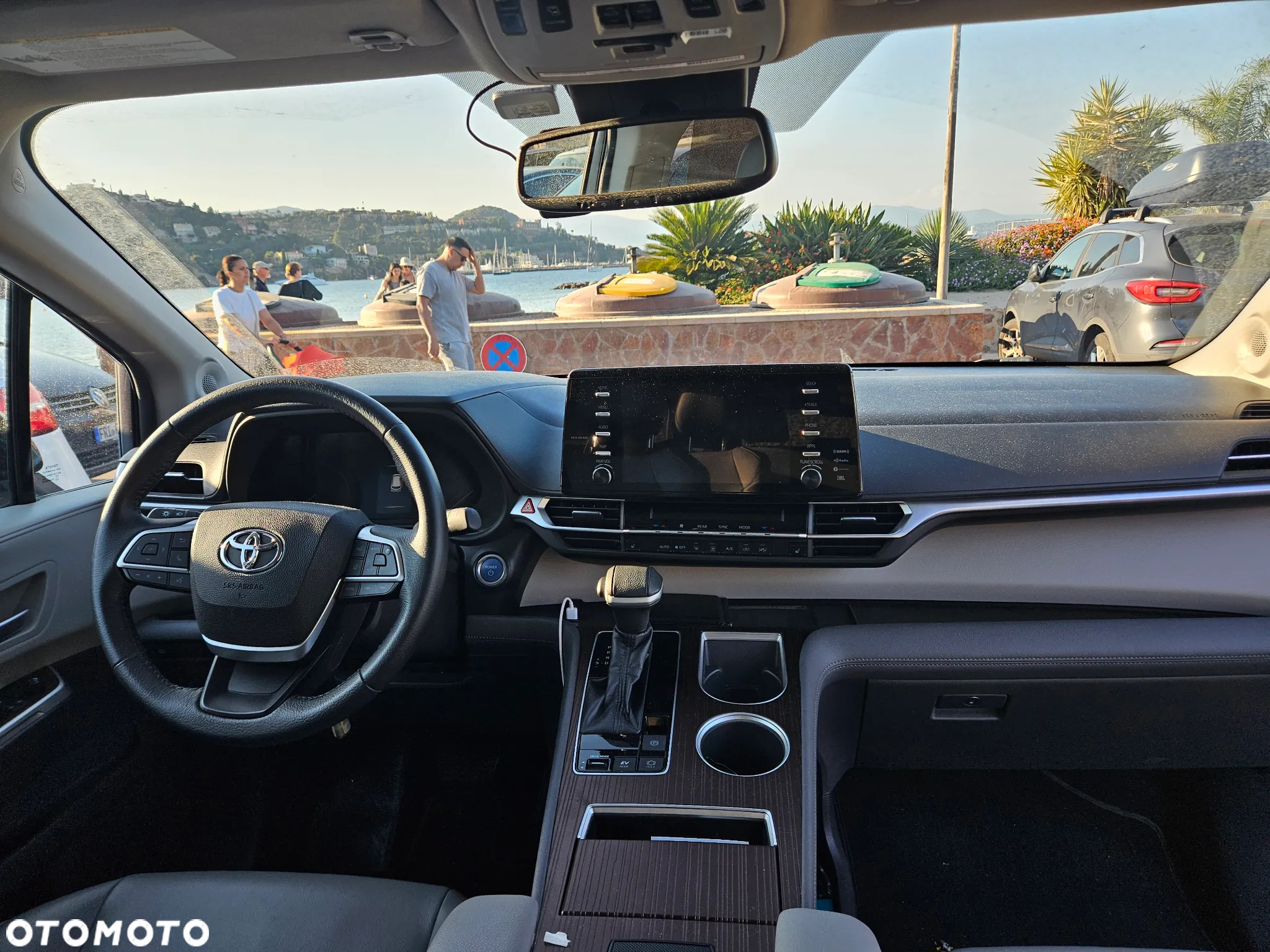 Toyota Sienna - 25