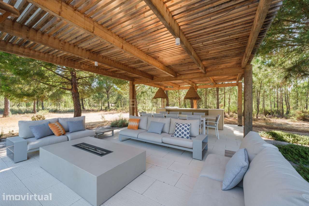 Exclusiva Moradia T4 com 2 Hectares de Terreno - Grande imagem: 4/53