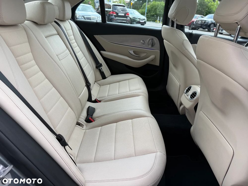Mercedes-Benz Klasa E 220 d 9G-TRONIC AMG Line - 19