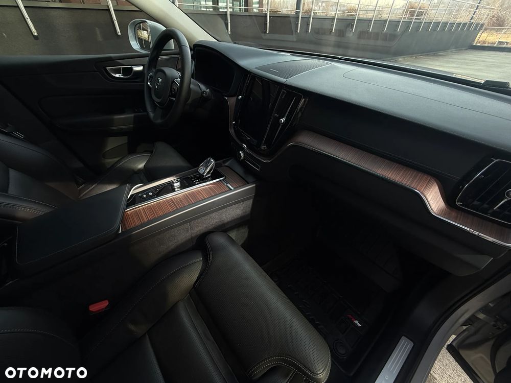 Volvo XC 60 B5 B AWD Ultimate Bright - 17