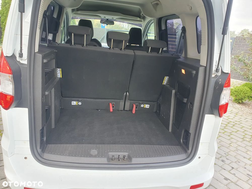 Ford Tourneo Courier - 11
