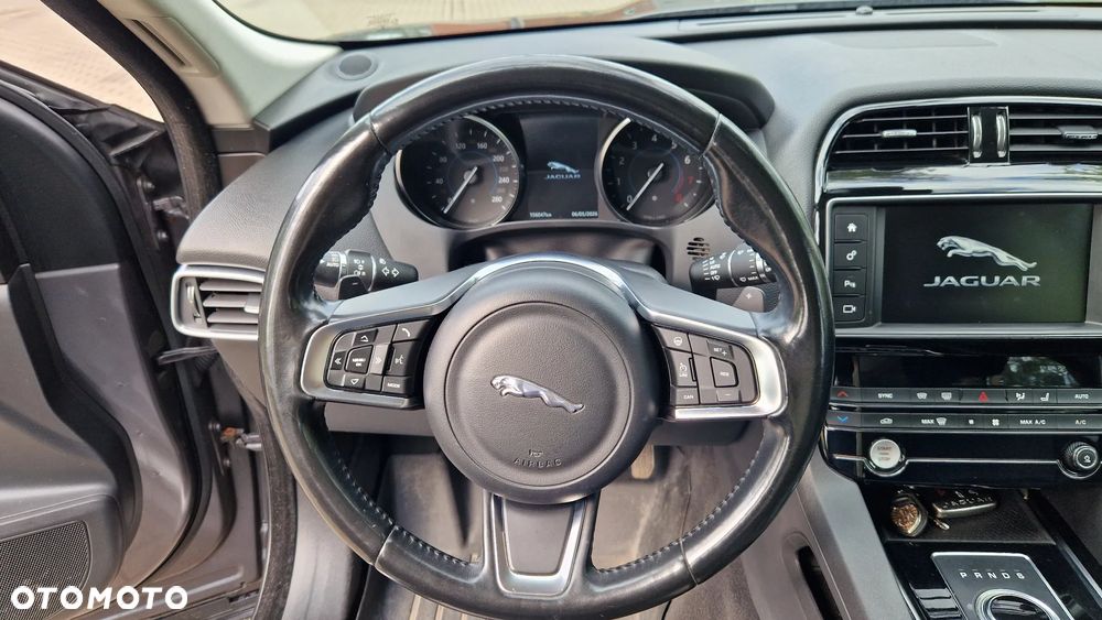 Jaguar F-Pace - 15