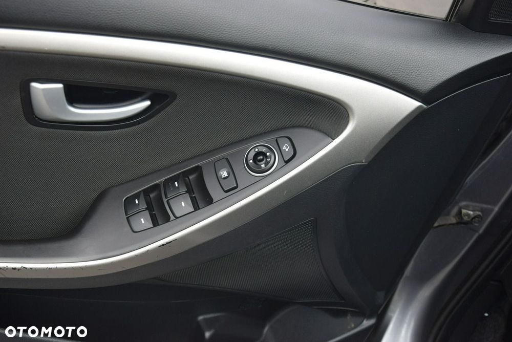 Hyundai i30 1.6 CRDi Fifa World Cup Edition - 30