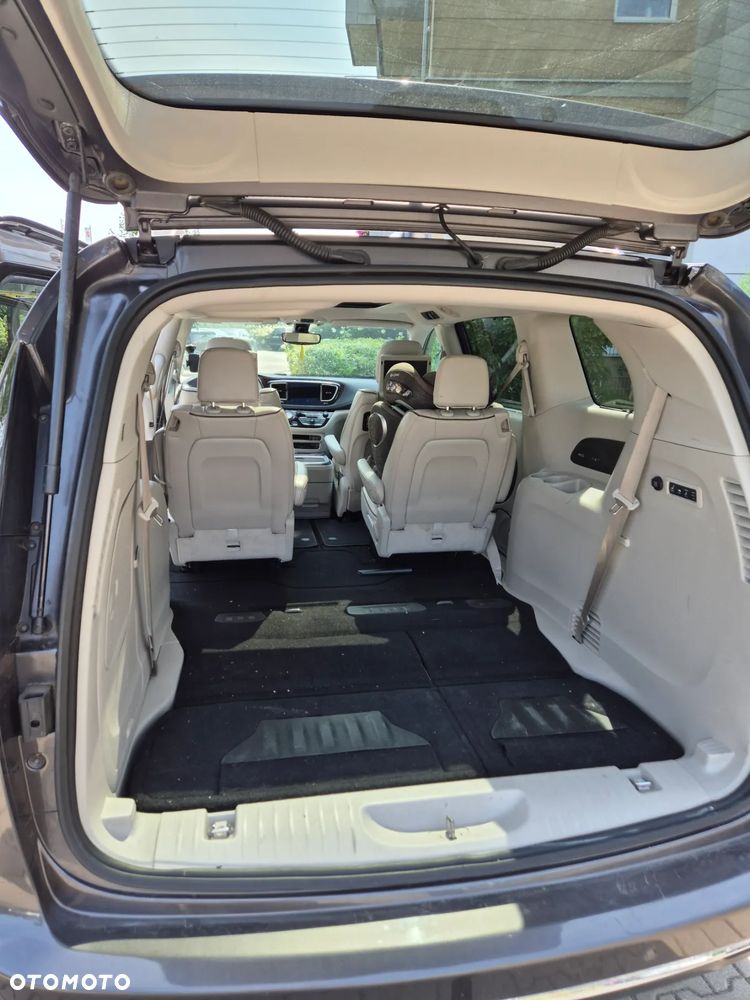 Chrysler Pacifica - 8