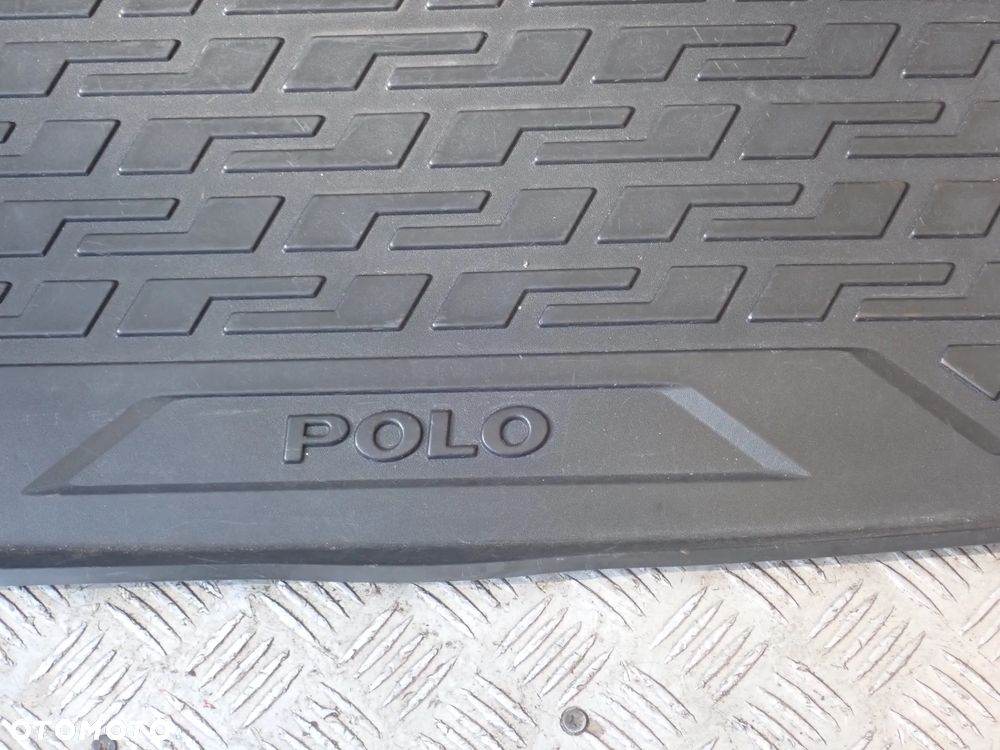 WYKŁADZINA PODŁOGA MATA BAGAŻNIKA VW POLO VII  2G0061161 NADERWANA - 2