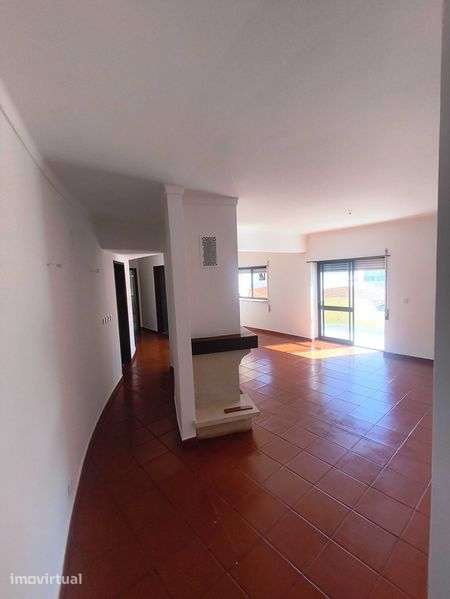 Arrendamento T3 na Rua Infante Dom Fernando, 8 - Grande imagem: 2/12