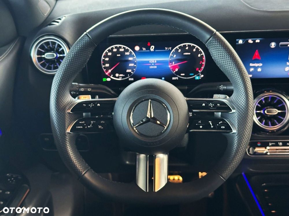 Mercedes-Benz GLA - 9