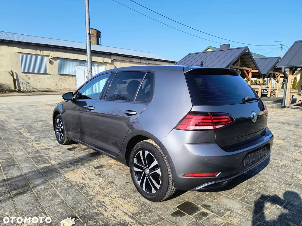 Volkswagen Golf - 6