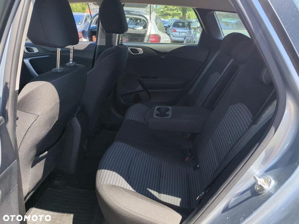 Kia Ceed - 8