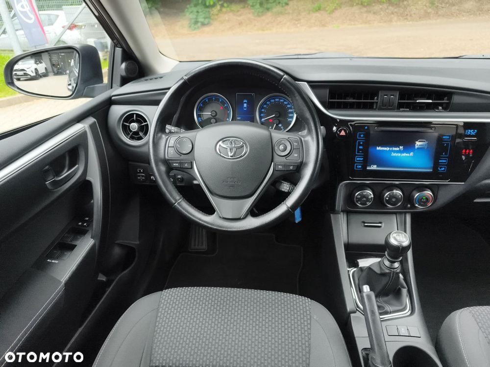 Toyota Corolla 1.6 Classic Plus - 12