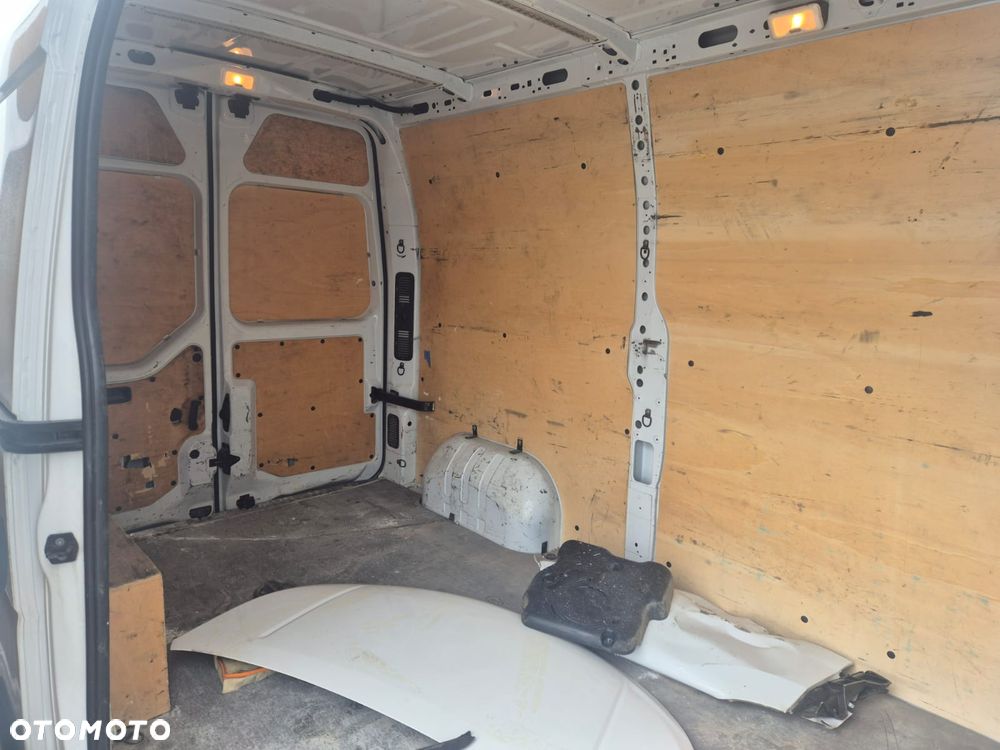 Nissan nv400 - 13