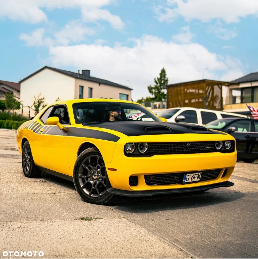 Dodge Challenger - 1