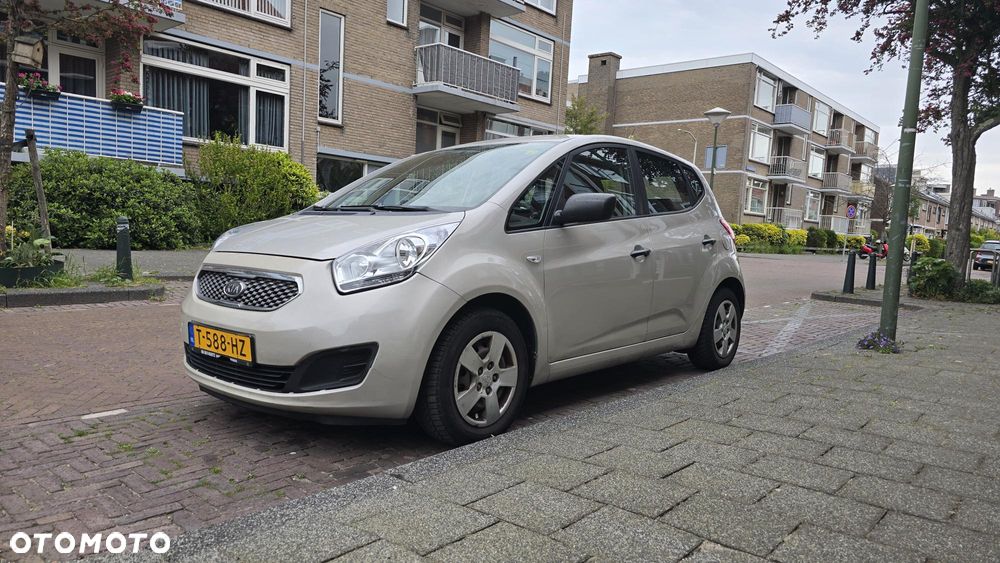 Kia Venga - 11