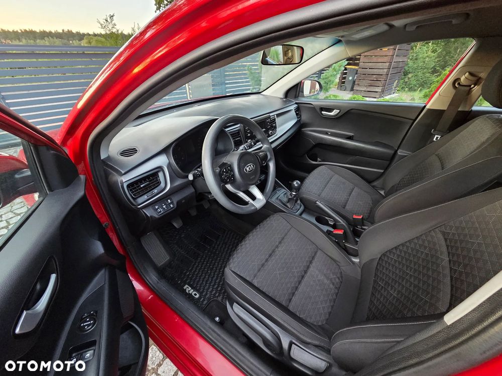 Kia Rio 1.2 L - 8