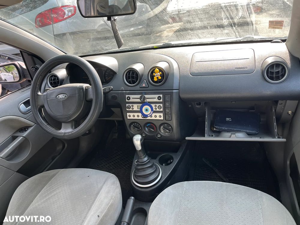 Dezmembrez Ford Fiesta MK5 non facelift negru raptor 1,4 TDCI 2003 carlig tractare - 7