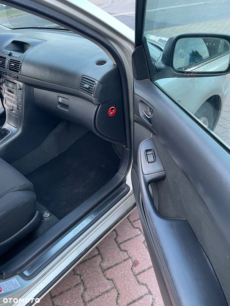 Toyota Avensis 2.0 D-4D - 10
