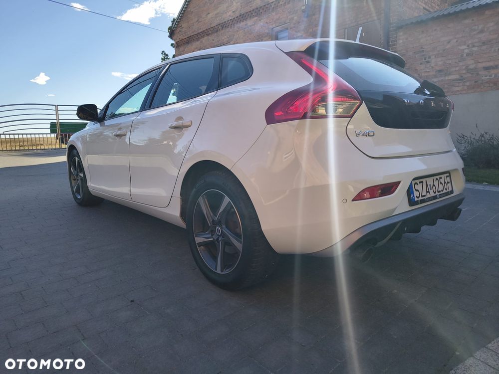 Volvo V40 D2 Drive-E R-Design Momentum - 3
