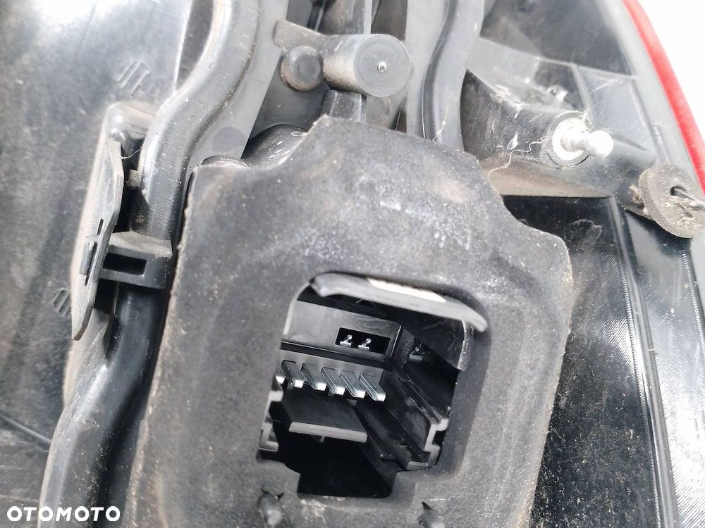 LAMPA TYLNA PRAWA RENAULT SCENIC II 8200474328-A HELLA - 2